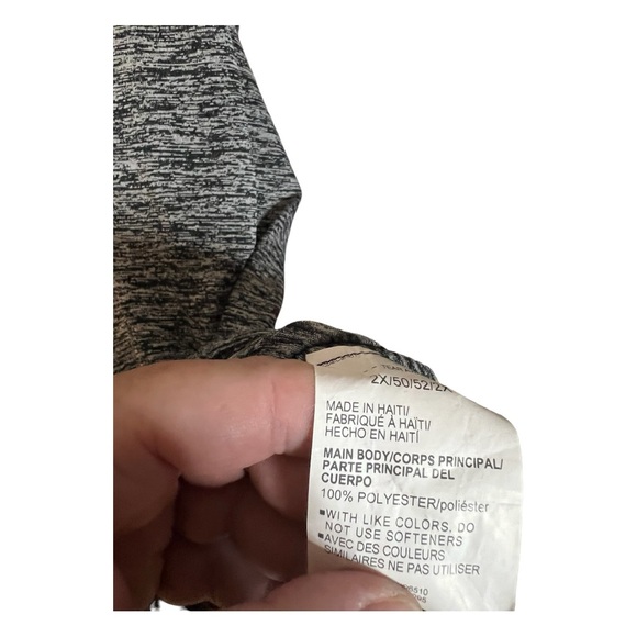 A grey / black mix Under Armour T-shirt in size 2X - Picture 4 of 6